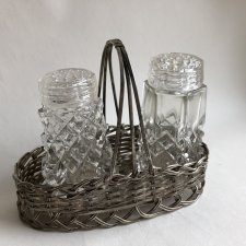 wykwintne praktyczne - szkło kryształowe i metalowy koszycze - przyprawiniki na sól i pieprz