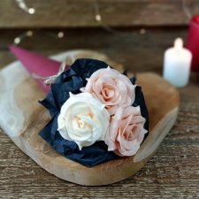 Bukiet róż; kwiaty z filcu; brzoskwiniowy + ecru