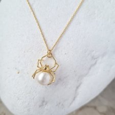 Pająk z białą perłą- srebro złocone
