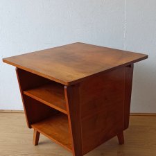 Modernistyczna konsola / stolik Bilea z lat 60-tych.
