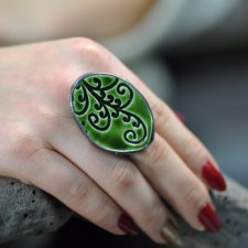 Zielony ceramiczny pierścień