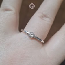 Srebrny pierścionek z moissanitem na wymiar