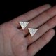 Kolczyki trójkąty na sztyftach Raw - srebro pozłacane