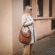 VERA - TORBA TYPU HOBO W KOLORZE KARMELOWYM