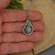 Wisiorek z kolorowym labradorytem, wire wrapping, stal chirurgiczna, labradoryt wisior