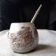 Duży ręcznie robiony Mateo, gourd, calabash - kubek do yerba mate z gliny zdobiony metodą sgraffito