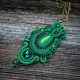 Isobelle- szmaragdowo- zielony wisior soutache