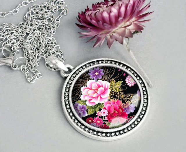 ROMANTICA||naszyjnik z kwiatami za szkłem medalion