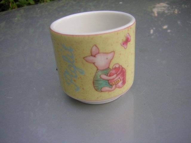 classic Pooh by Royal Doulton  WINNIE THE POOH 2001 DISNEY