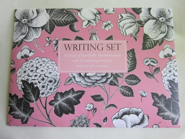 WRITING SET 10 SHEETS OF BEAUTIFULLY ILUSTRATED PAPER WITCH 10 MATCHING  ENVELOPES. GREAT FOR ALL OCCASIONS.