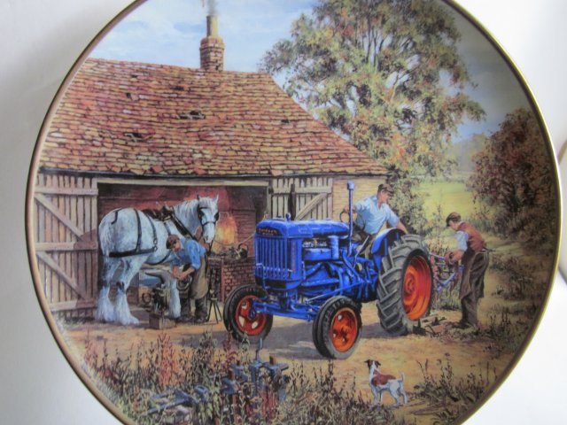 DANBURY MINT - FORD TRACTORS -  AT THE FORGE -FORDSON E27N BY MICHAEL HERRING   kolekcjonerski talerz porcelanowy