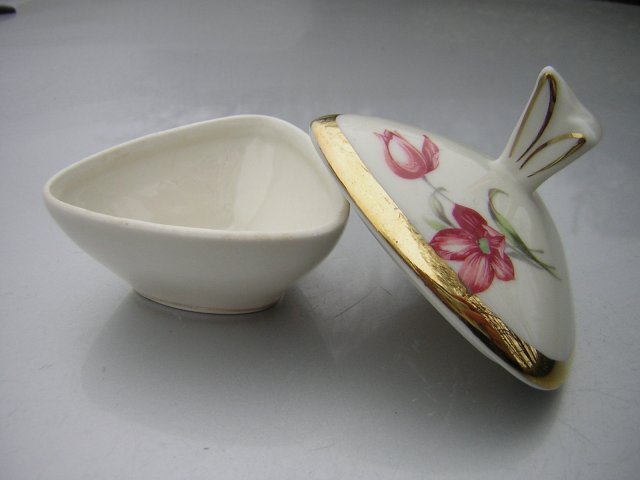 Royal porcelain bavaria germany  eleganckie porcelanowe puzderko unikatowa forma