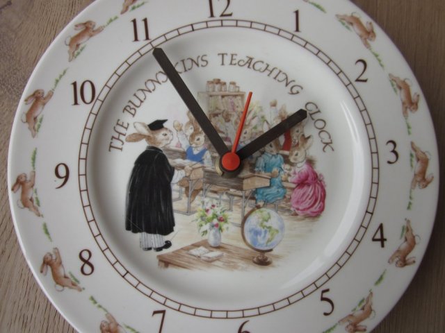 ROYAL DOULTON  1988 BUNNYKINS TEACHING CLOCK  - ORYGINALNY ZEGAR  PORCELANOWY KOLEKCJONERSKI UŻYTKOWY