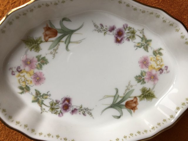 Wedgwood Mirabelle uroczo zdobione kobiece naczynko szlachetnie porcelanowe użytkowe kolekcjonerskie cudeńko