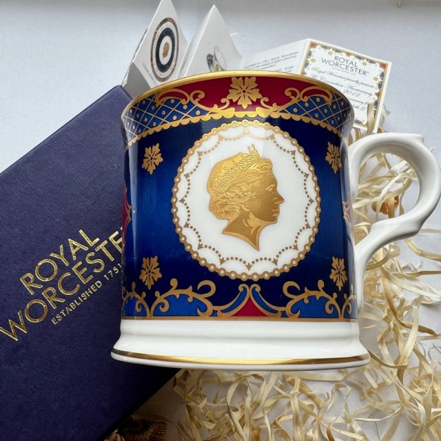 Queen Elizabeth 60th Anniversary Of The Coronation 1953-2013 ❀ڿڰۣ❀ Royal Worcester