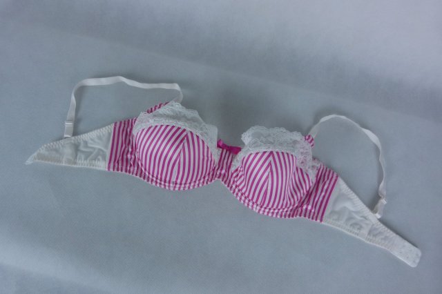 KnickerBox satynowy biustonosz - 36DD / 80DD