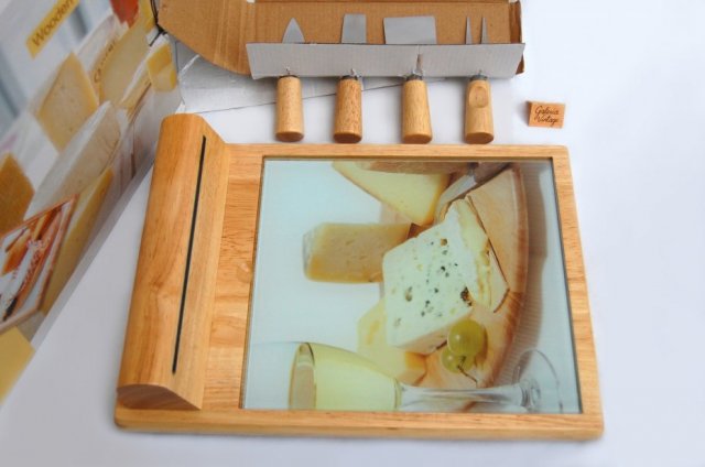 Włoska, drewniana deska do serów z 4 nożami, Easy Life, 35,5 x 26 cm