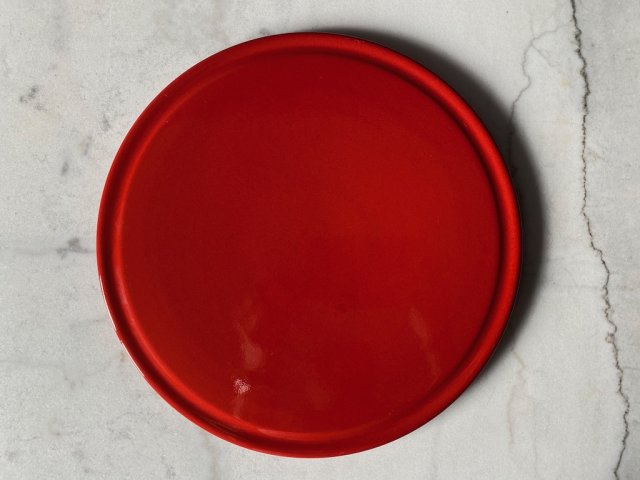 Czerwona patera ceramika
