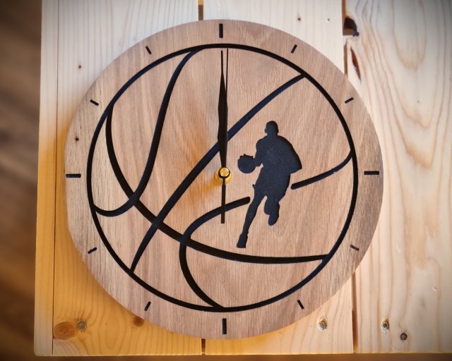 Zegar ścienny koszykówka, piłka do kosza, młodzieżowy z drewna, dębowy, dąb 26cm