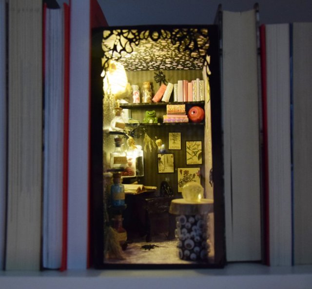 Book Nook XL 04