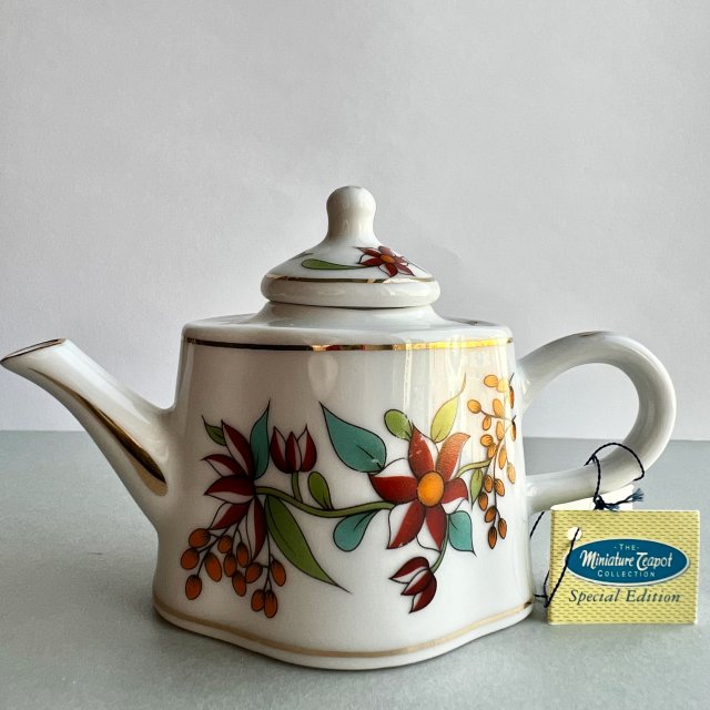 Collectable - Porcelain Art ❀ڿڰۣ❀ Miniature Teapot - Special Edition ❀ڿڰۣ❀ Imbryk Kolekcjonerski