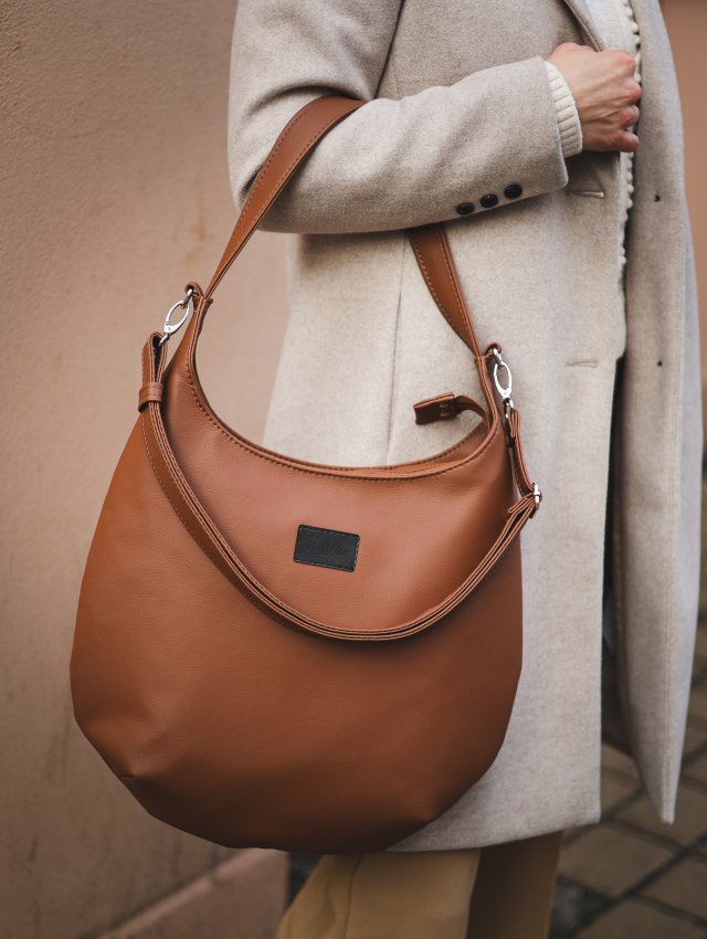 VERA - TORBA TYPU HOBO W KOLORZE KARMELOWYM