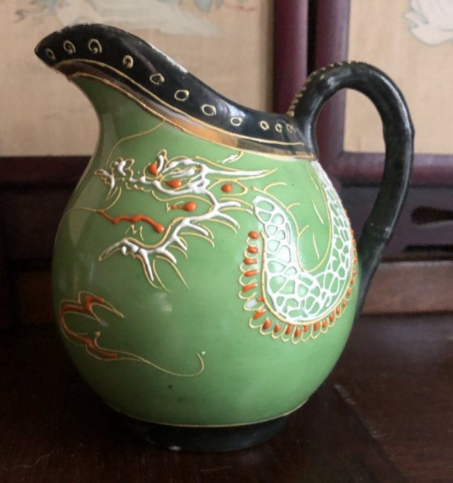 Duży oryginalny orientalny ręcznie malowany dzbanuszek mlecznik sygnowany