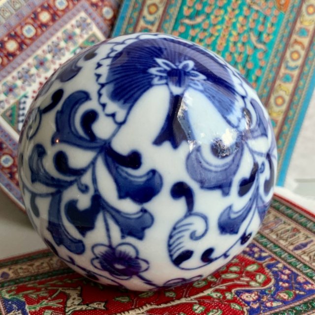 Unikat! ❤ Vintage Scottish Porcelain Cobalt Blue & White Carpet Ball