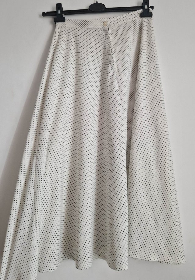 Długa biała spódnica w kropki M (38)