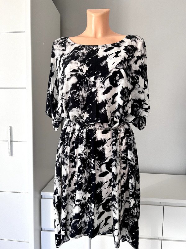 Zizzi r. XXXL 46 sukienka czarna biała print oversizowa 100 % wiskoza przewiewna