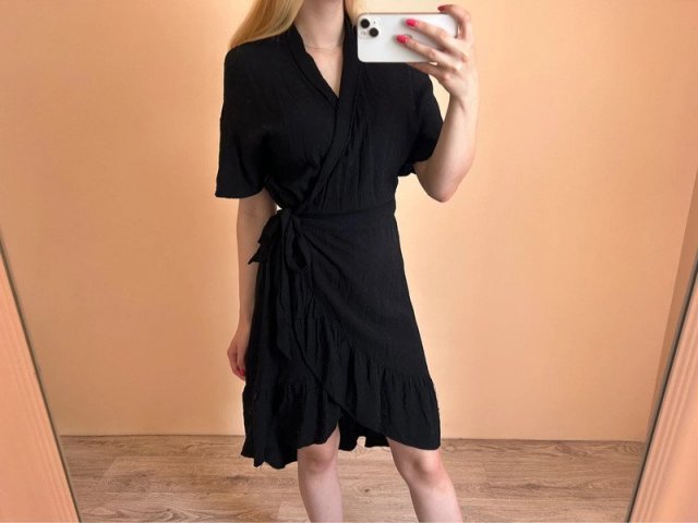 Levete Room S 36 wiskoza 100% czarna sukienka wiązana z boku