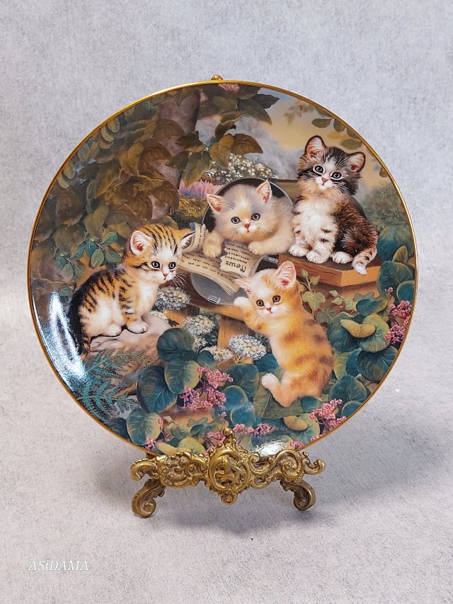 BRADEX PORCELANOWY KOLEKCJONERSKI TALERZ FRISKY FELINES, JURGEN SCHOLZ, DAILY MEWS, BRADFORD EXCHANGE CAT, KITTEN PLATE