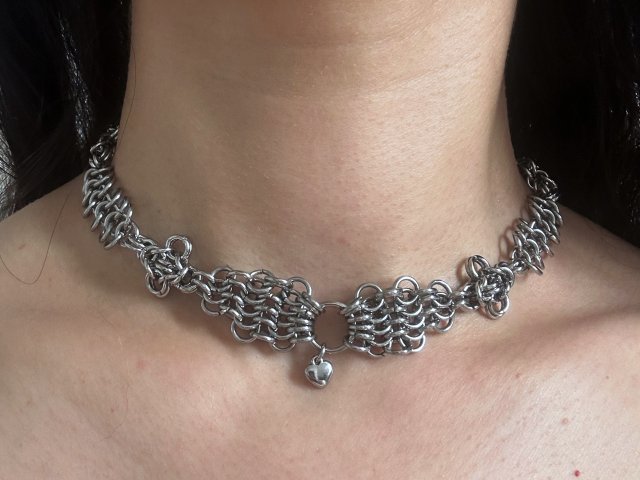 Naszyjnik chainmaille ze stali szlachetnej z zawieszką w kształcie serca