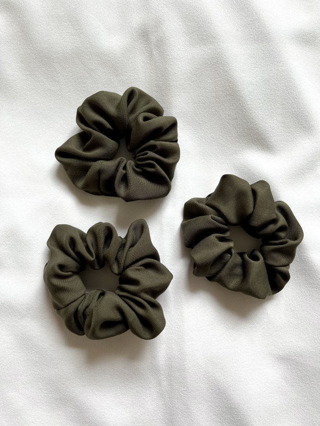 Oliwkowa scrunchie