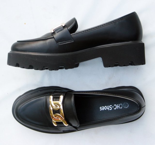 LOAFERSY CZARNE 39 PÓŁBUTY