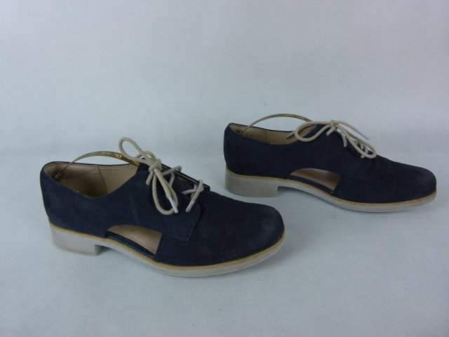 Clarks skórzane półbuty nubuk z wycięciami 5,5 / 39