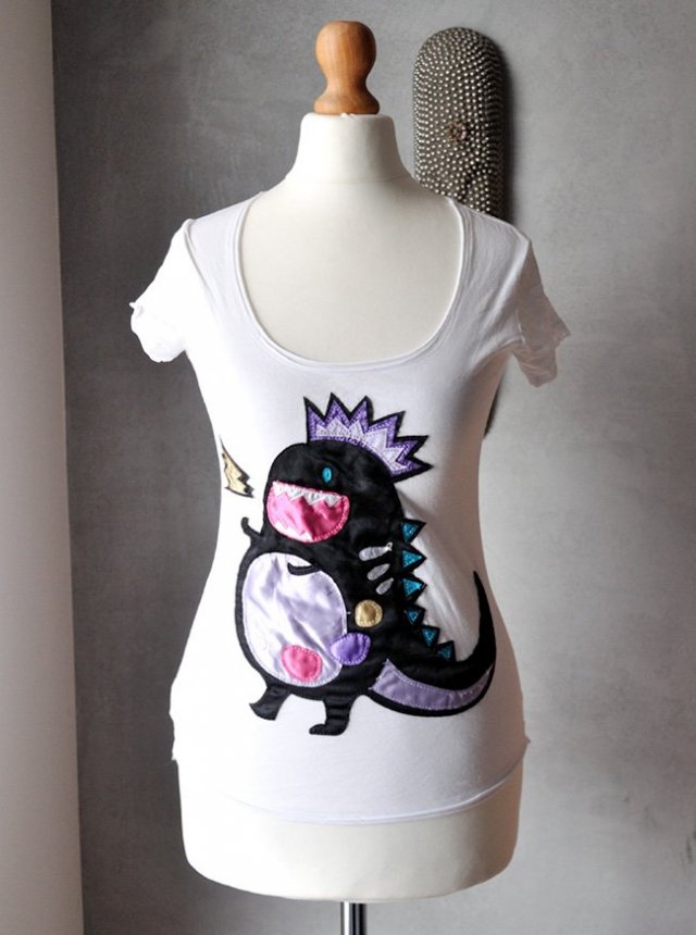 T-shirt z naszytym stworkiem kawaii XS S