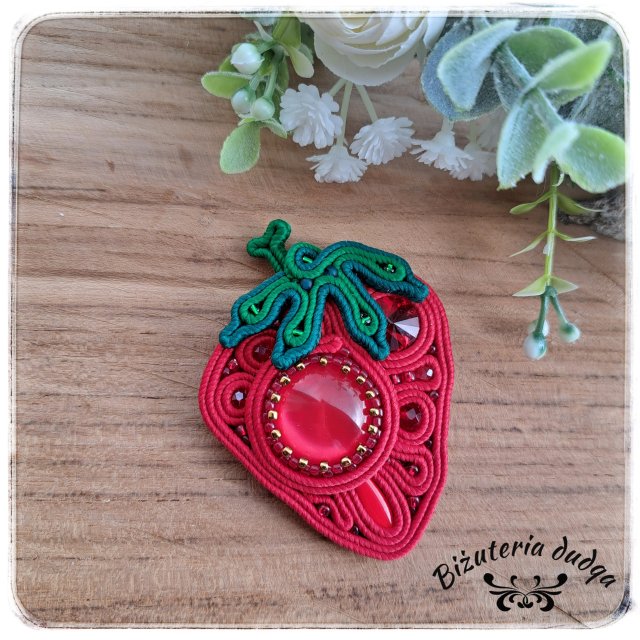 Broszka sutasz soutache Strawberry truskawka