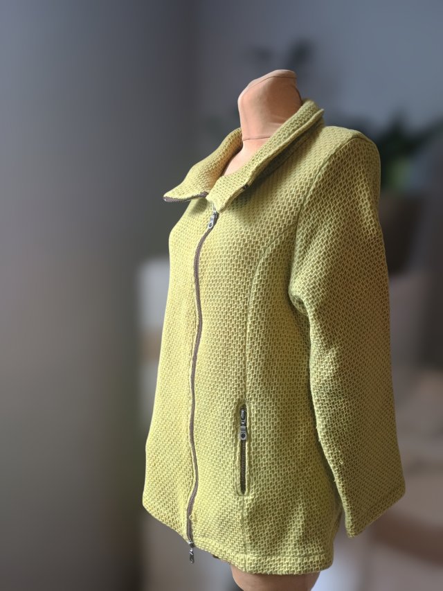 Kurtka/bluza rozpinana limonkowa z wełną 80 %.