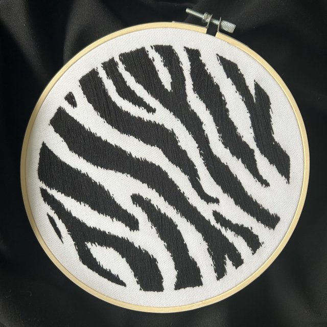 Tamborek z haftem zebra print