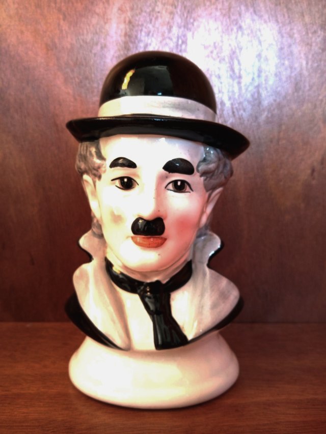 Charlie Chaplin porcelana popiersie skarbonka.