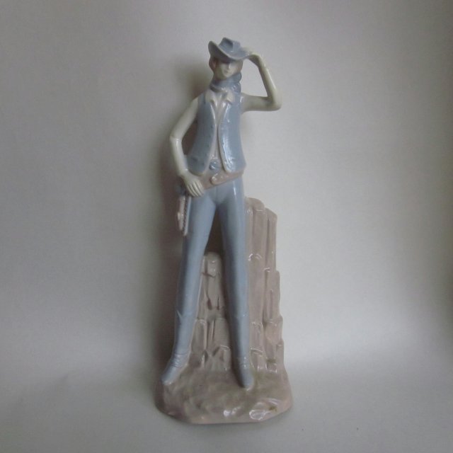 Cowboy w stylu Nao Lladro -niespotykana porcelanowa figurka 23 cm wysokości