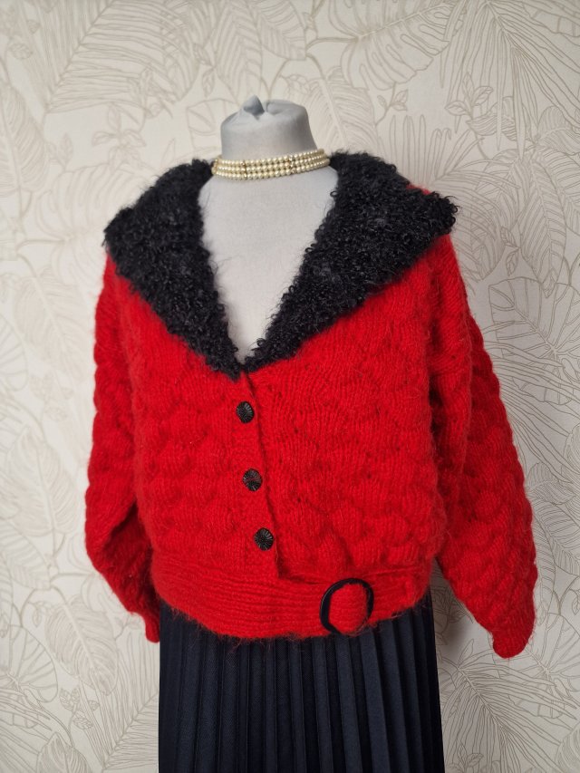 Piękny elegancki sweter vintage w czerwonym kolorze czarny kołnierz L XXL