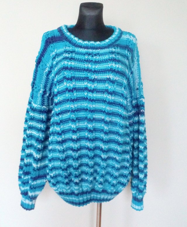 SWETER HANDMADE