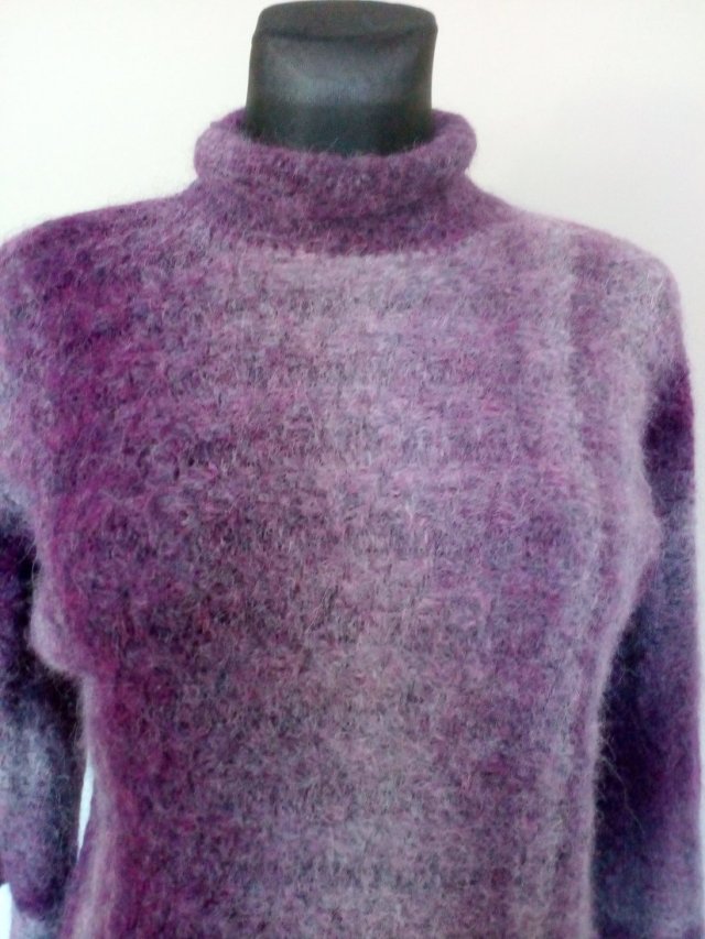 SWETER HANDMADE