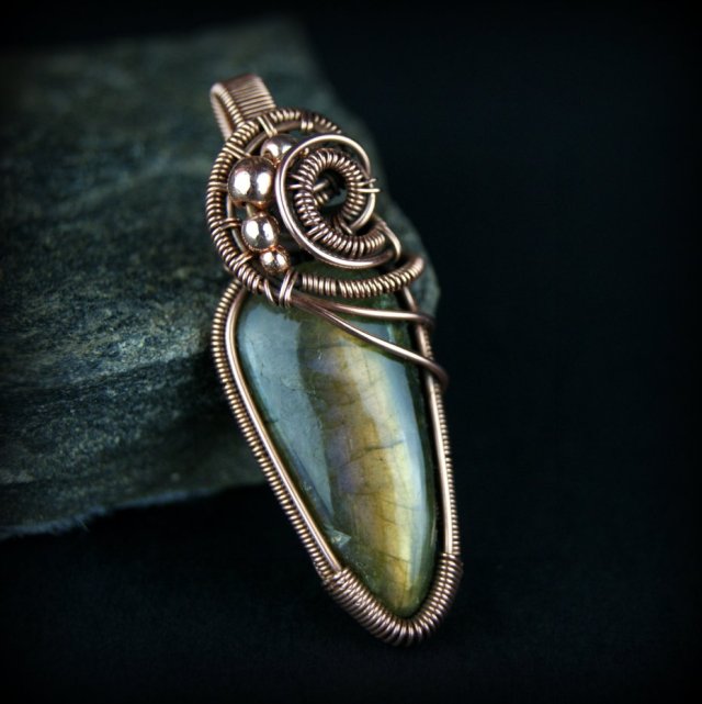 Wisiorek wire wrapping z labradorytem