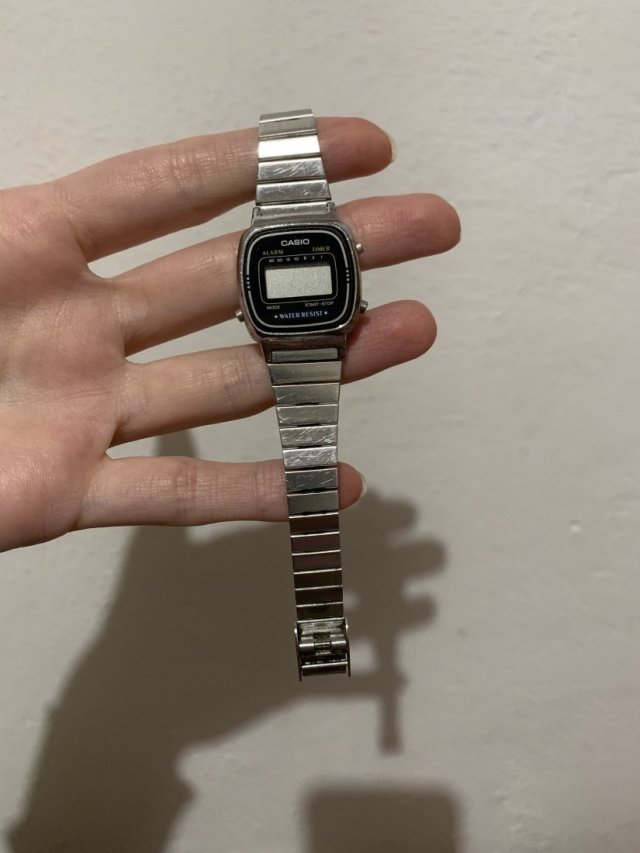 Zegarek Casio retro damski srebrny sportowy metalowy