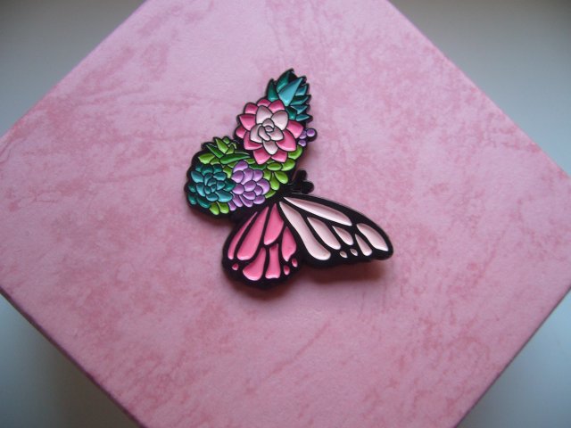 PIN BROSZKA MOTYL