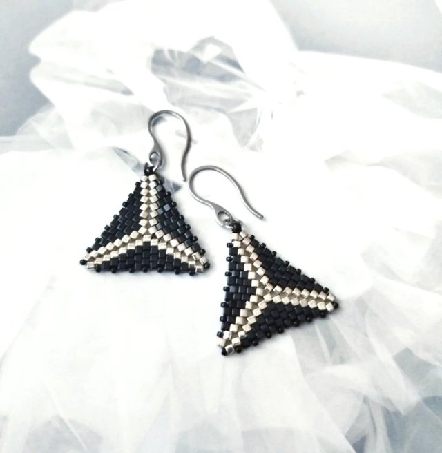 TRIANGLE BLACK&SILVER