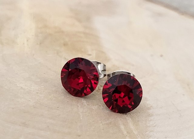 KOLCZYKI SZTYFTY SWAROVSKI RUBY (8mm)